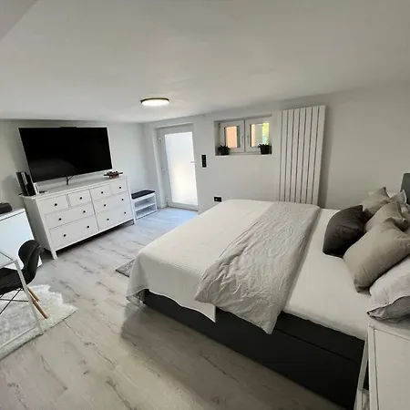 2 Mit Gemutlichen Kingsizebett Und 58'tv Apartment Hannover