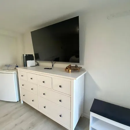 2 Mit Gemutlichen Kingsizebett Und 58'tv * Hannover